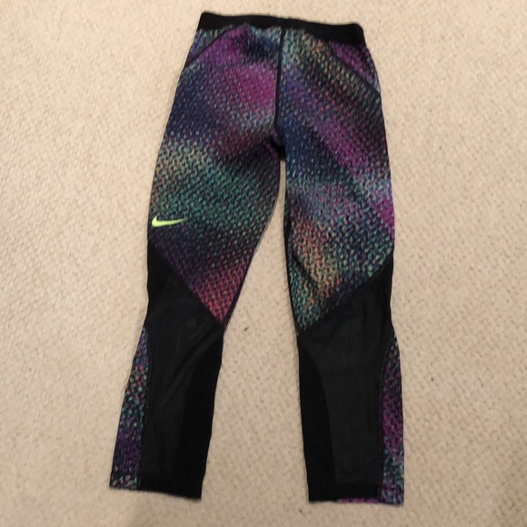 Nike Pro Hyper Cool Kaleidoscope crop leg Workout Leggings - Picture 2 of 16